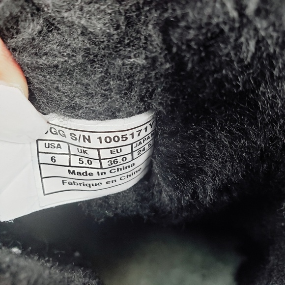 UGG | Girl's Youth Sequin Silver/Black Boots - 6 - Picture 7 of 8